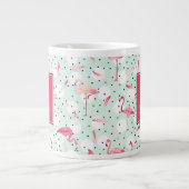 Flamingo Bird met veren | Voeg je Initiaal toe Grote Koffiekop (Voorkant)