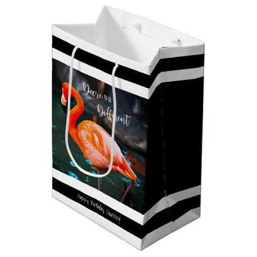 Flamingo Black White Stripes Script Naam Modern Medium Cadeauzakje (Voorkant Gekanteld)