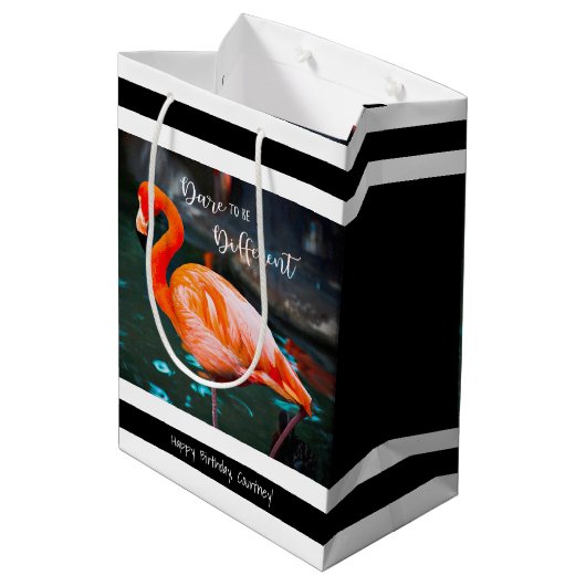 Flamingo Black White Stripes Script Naam Modern Medium Cadeauzakje (Achterkant Gekanteld)