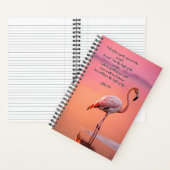Flamingo brengt tijd door met God Journal Notitieboek (Binnen)