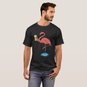 Flamingo die bier drinkt t-shirt (Voorkant volledig)