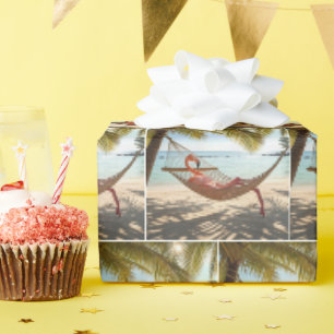 Flamingo die in een hangmat ligt cadeaupapier