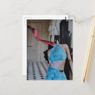 Flamingo draagt blauw in een kamer surreële collag briefkaart