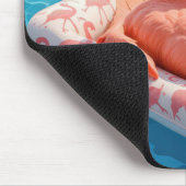 Flamingo Drijvend Met een Cocktail In een Zwembad Muismat (Hoek)