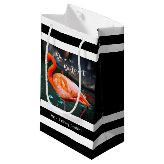 Flamingo Durf anders te zijn Zwarte Strepen Naam Klein Cadeauzakje (Voorkant Gekanteld)