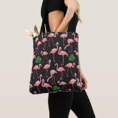 Flamingo Elegance: Monstera Fusion. Tote Bag (Dichtbij)