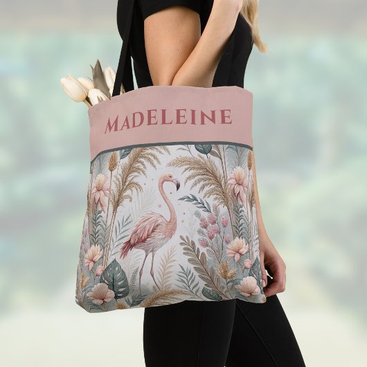 Flamingo en gebladerte in stoffige roze en salie tote bag