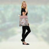 Flamingo en gebladerte in stoffige roze en salie tote bag