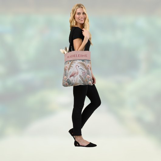 Flamingo en gebladerte in stoffige roze en salie tote bag