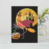 Flamingo | Flamingo rijdt op bezem Pompoen Hallowe Feestdagenkaart (Staand voorkant)