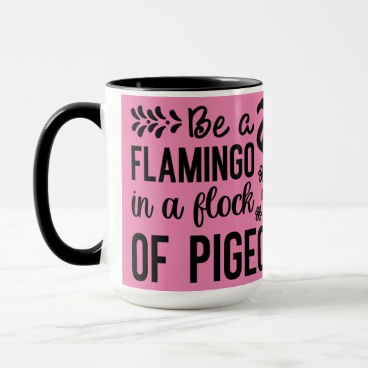 Flamingo in kudde duiven Mok (Links)