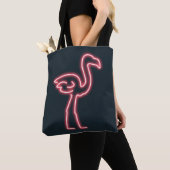 Flamingo in Neon Pink Tote Bag (Dichtbij)