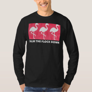 Flamingo kalm de klok op de roze vogelzomer t-shirt