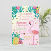 Flamingo laat de anananassenverjaardag van flaming kaart (Staand voorkant)