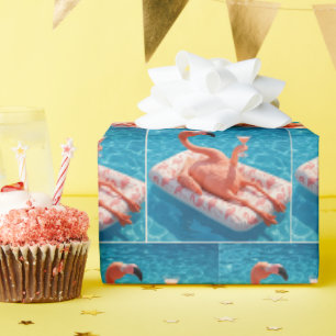 Flamingo Met een Cocktail in een Zwembad Cadeaupapier