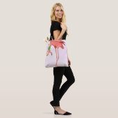Flamingo met een cocktail tote bag (Op model)