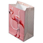 Flamingo met rode hoge hakken medium cadeauzakje (Voorkant Gekanteld)