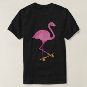 Flamingo on Skateboard Retro Illustratie design T-shirt (Design voorkant)