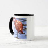 Flamingo op één been in het water mok (Voorkant links)