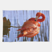 Flamingo op één been in het water theedoek (Horizontaal)