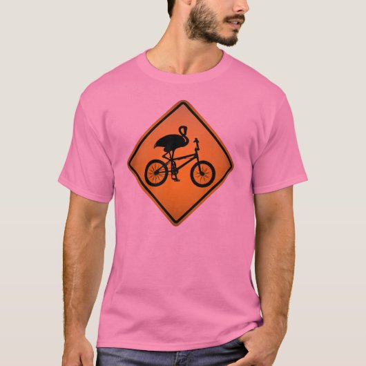 Flamingo op fietswaarschuwingsbord t-shirt (Voorkant)