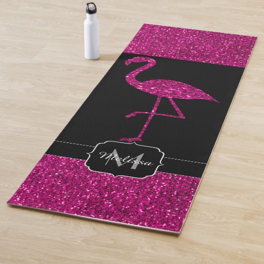 Flamingo Pink faux glitter sparters zwarte monogra Yogamat (In situ)