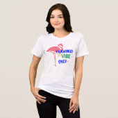 "Flamingo Vibes Alleen"  Tri-Blend Shirt (Voorkant volledig)