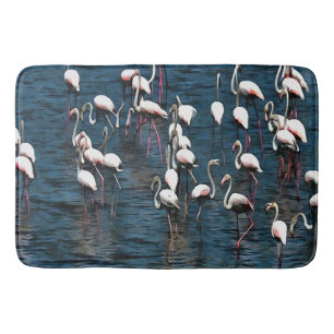 Flamingo vogels in roze en wit op inkwell blauw badmat