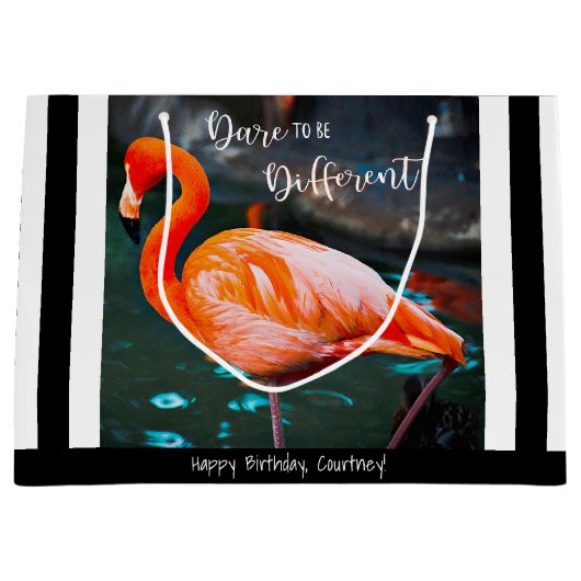 Flamingo Zwart Wit Strepen Modern Script Naam Groot Cadeauzakje (Voorkant)