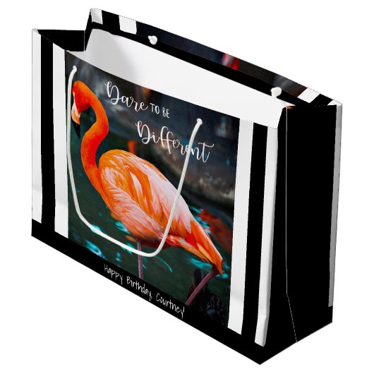 Flamingo Zwart Wit Strepen Modern Script Naam Groot Cadeauzakje (Voorkant Gekanteld)