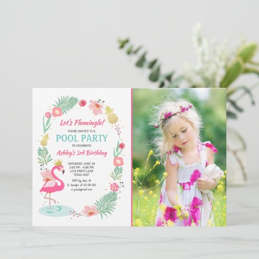 Flamingo Zwembad uitnodiging Tropische Verjaardag (Staand voorkant)