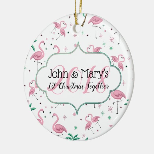 Flamingos en Palm Trees Eerste kerstmonogram Keramisch Ornament (Links)