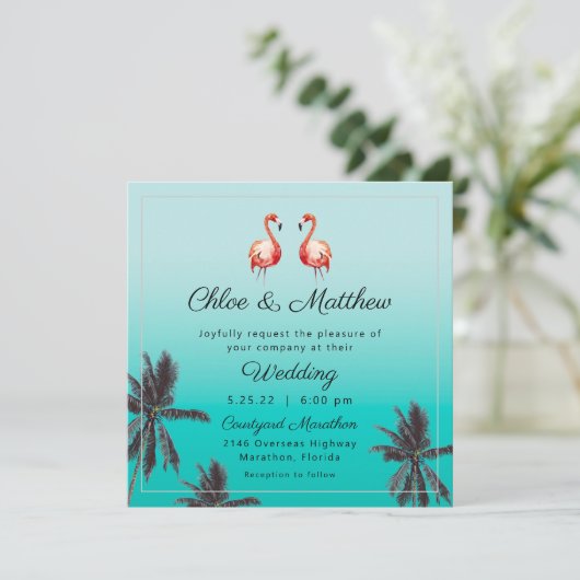 Flamingo's Tropisch strand bruiloft uitnodiging (Staand voorkant)