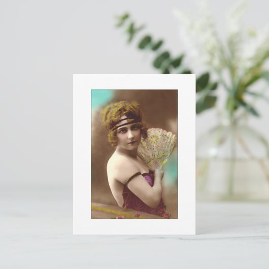 flapper girl in purple with a fan briefkaart (Staand voorkant)