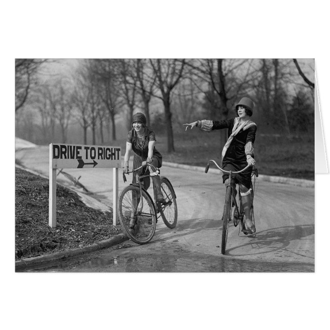 Flapper Girls Riding Bicycles, 1925 (Voorkant Horizontaal)