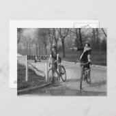 Flapper Girls Riding Bicycles, 1925 Briefkaart (Voorkant / Achterkant)