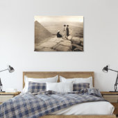 Flapper Girls Sunrise Khufu Pyramid, Egypte 1920 Canvas Afdruk (Insitu (Slaapkamer))
