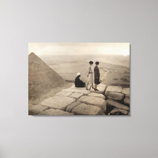 Flapper Girls Sunrise Khufu Pyramid, Egypte 1920 Canvas Afdruk (Voorkant)