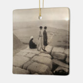 Flapper Girls Sunrise Khufu Pyramid, Egypte 1920 Keramisch Ornament (Links)