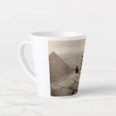 Flapper Girls Sunrise Khufu Pyramid, Egypte 1920 Latte Mok (Linkerhoek)