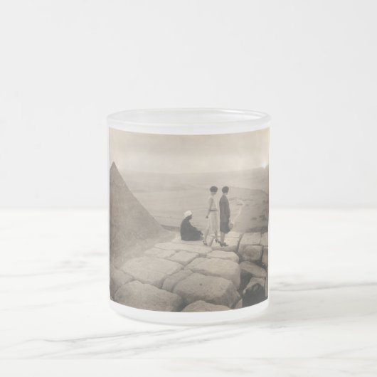 Flapper Girls Sunrise Khufu Pyramid, Egypte 1920 Matglas Koffiemok (Center)