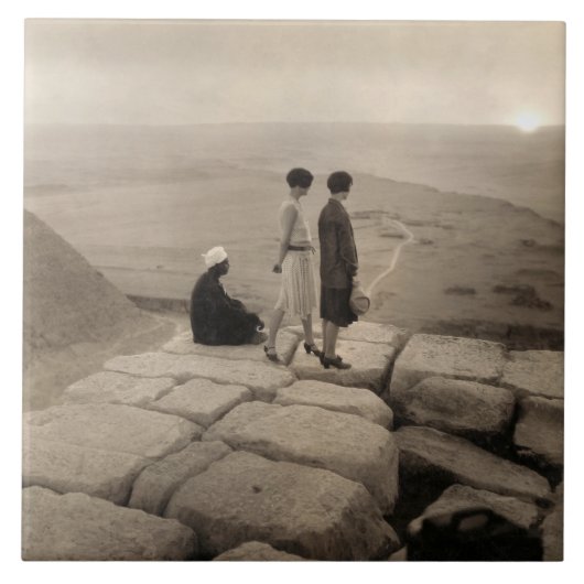 Flapper Girls Sunrise Khufu Pyramid, Egypte 1920 Tegeltje (Voorkant)