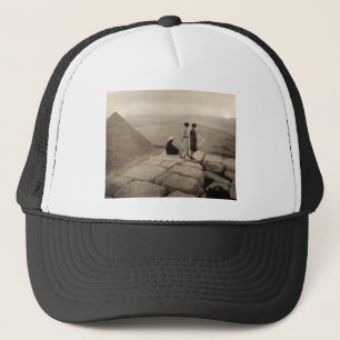Flapper Girls Sunrise Khufu Pyramid, Egypte 1920 Trucker Pet