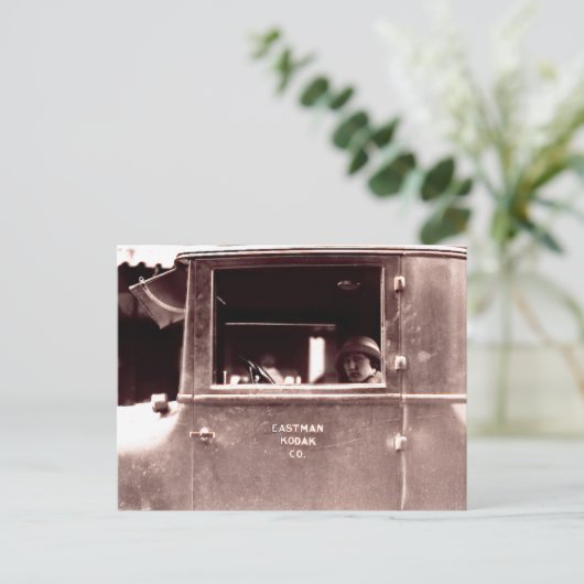 Flapper in Eastman Kodak Car - , jaren 20 Briefkaart (Staand voorkant)