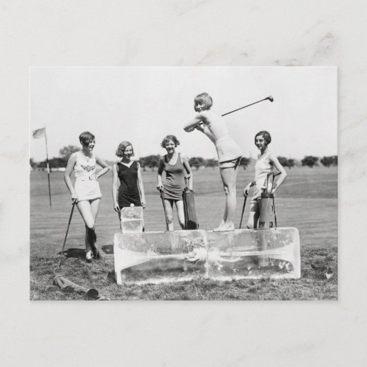 Flappermeisjes spelen golf, 1926 briefkaart (Voorkant)