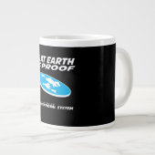 Flat Earth is het bewijs van ons onderwijssysteem Grote Koffiekop (Voorkant rechts)