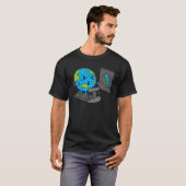 Flat Earth Threadmill Grappig samenzweringstheorie T-shirt (Voorkant volledig)