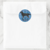 Flat-gecoate retriever op Blue Plaid Ronde Sticker (Tas)