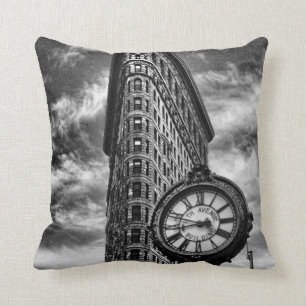 Flatiron Building and Clock in Black and White Kussen