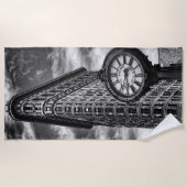 Flatiron Building and Clock in Black and White Strandlaken (Voorkant)